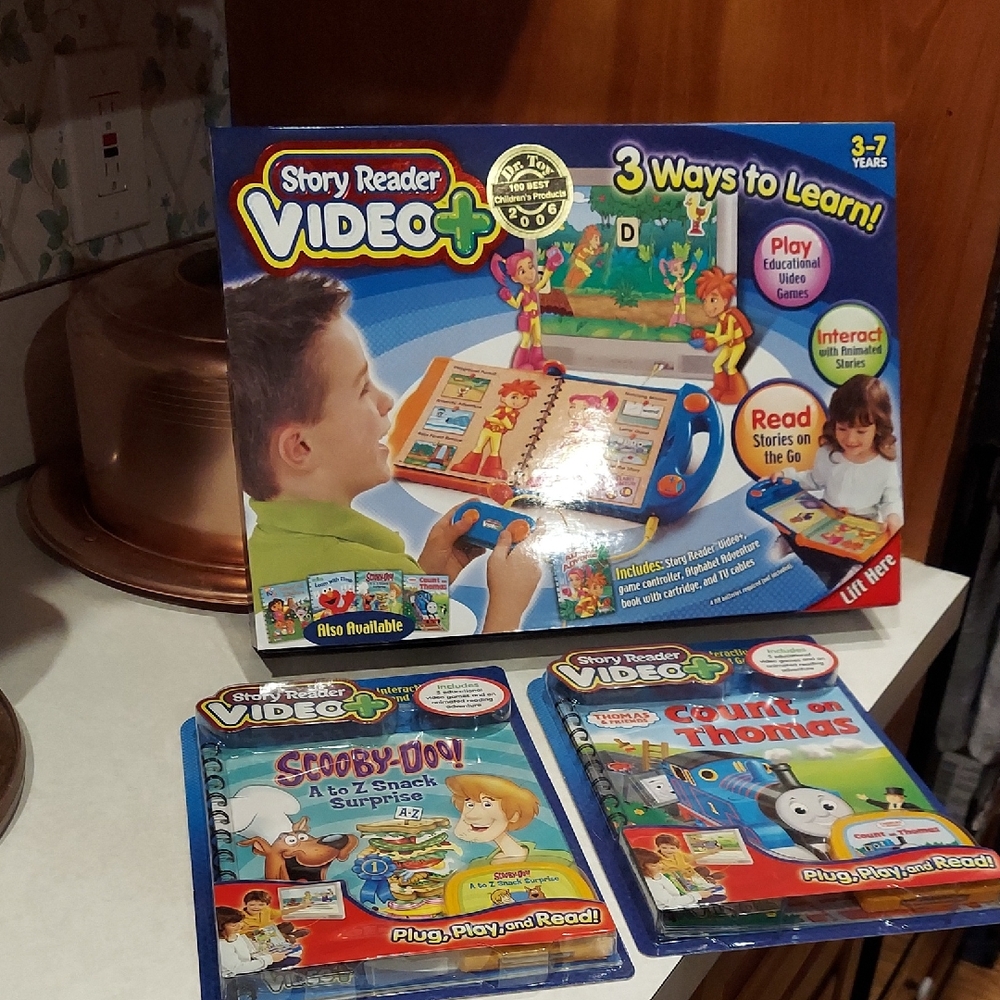 Story Reader Video Plus with Scooby-Doo and Thomas Books